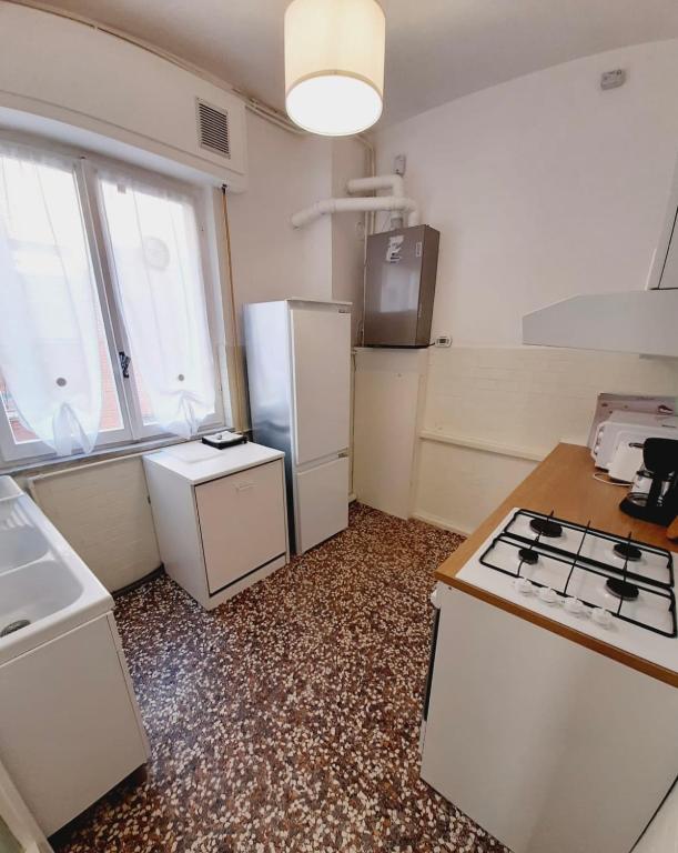 A kitchen or kitchenette at WONDERFUL NOLI - appartamento Noli Liguria Italia