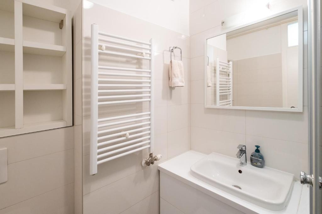Bathroom sa Apartment Zagreb, 0-24, self service check-in, free parking