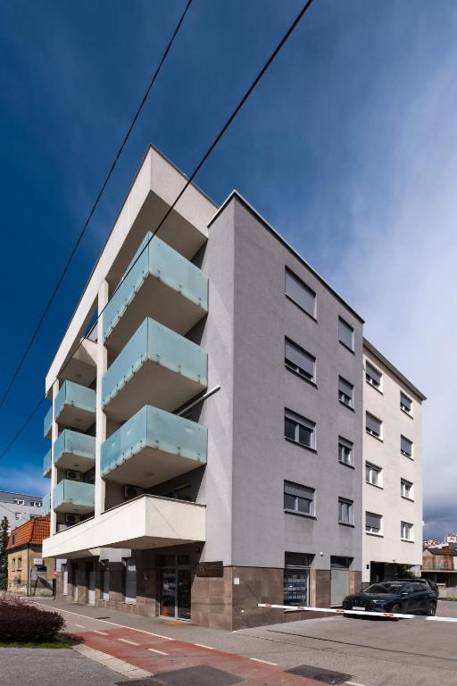 Budova, v ktorej sa apartmán nachádza
