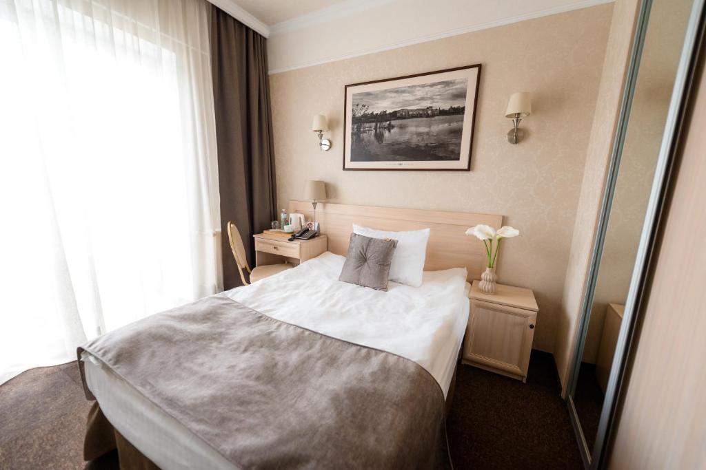 Postel nebo postele na pokoji v ubytování Nota Bene Hotel & Restaurant