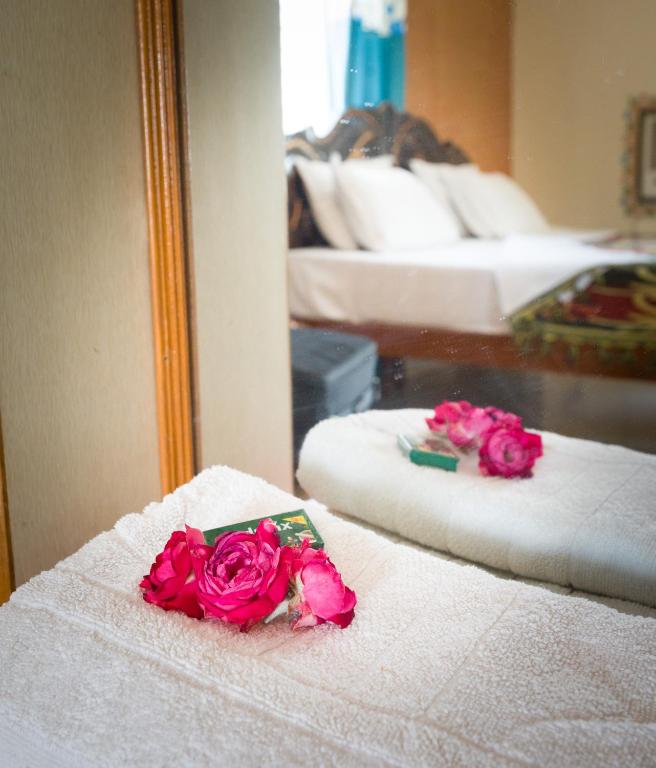 Postel nebo postele na pokoji v ubytování Hotel Prem Villas Pushkar
