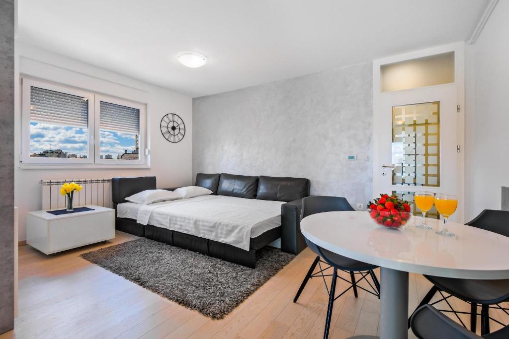 Posteľ alebo postele v izbe v ubytovaní Apartment Zagreb, 0-24, self service check-in, free parking