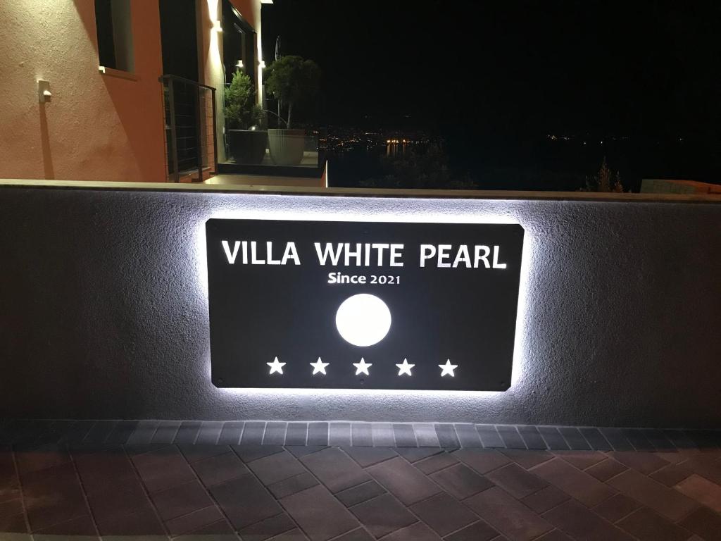 Zdjęcie z galerii obiektu Villa White Pearl Diamond, Opatija mit Meerblick & Pool w mieście Opatija