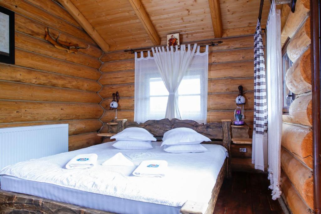 Postel nebo postele na pokoji v ubytování Casa Baciu