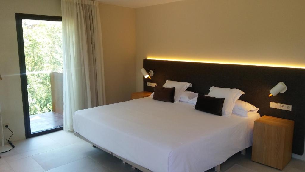 Posteľ alebo postele v izbe v ubytovaní Hotel El Molí