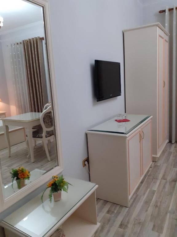 TV a/nebo společenská místnost v ubytování Hotel Guri