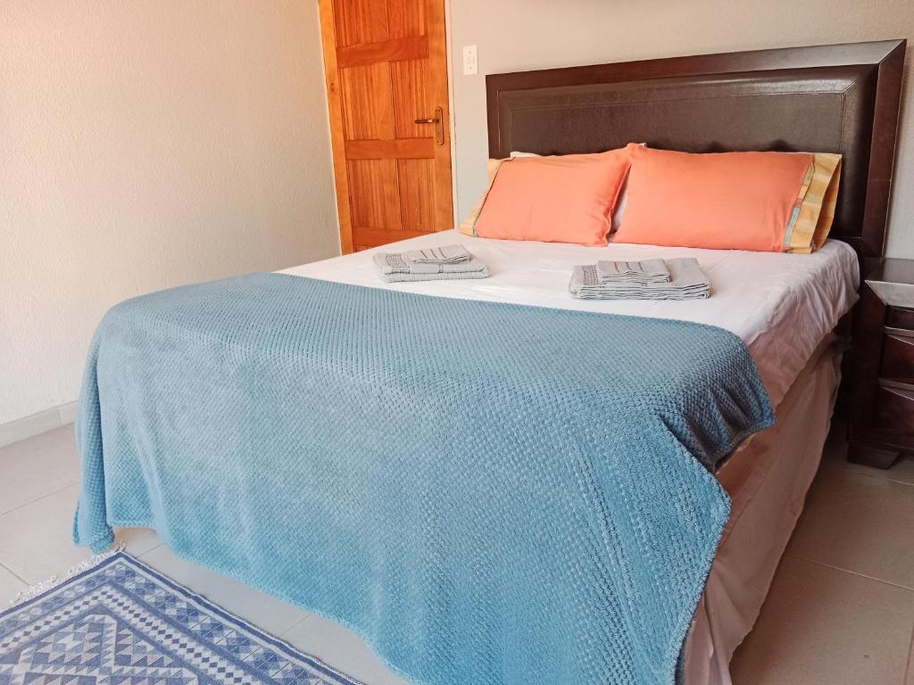 Tempat tidur dalam kamar di Nakhah Guesthouse - Private Interior