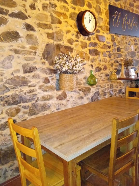 Reštaurácia alebo iné gastronomické zariadenie v ubytovaní Albergue de peregrinos Compostela