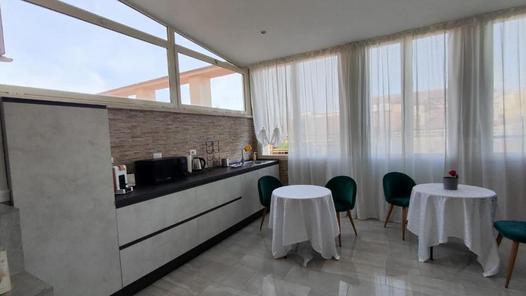 Kuchyň nebo kuchyňský kout v ubytování Hotel Terrazza Magenta
