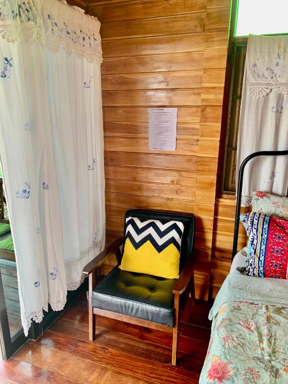 Postel nebo postele na pokoji v ubytování Rang Robin Farmstay for 4 with pool
