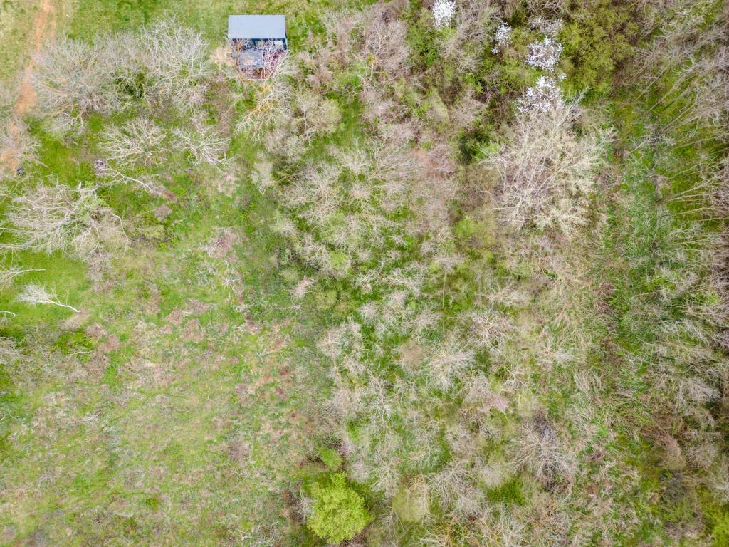 an aerial view of a house in the grass at Stüble Kabinok in Somogyhárságy