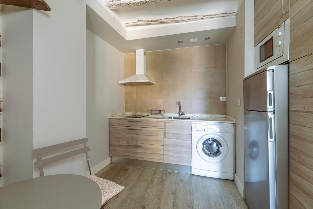Kuchyň nebo kuchyňský kout v ubytování Apartamentos Vino Tinto y Restaurante Tomate Rosa