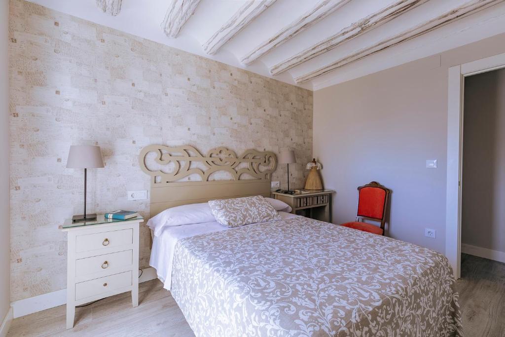 Postel nebo postele na pokoji v ubytování Apartamentos Vino Tinto y Restaurante Tomate Rosa