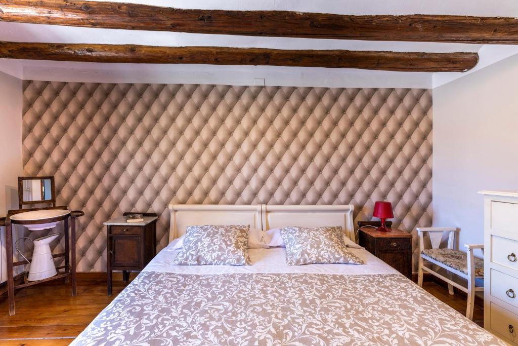 Postel nebo postele na pokoji v ubytování Apartamentos Vino Tinto y Restaurante Tomate Rosa
