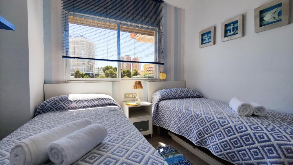 Posteľ alebo postele v izbe v ubytovaní BENICALA sea view apartment