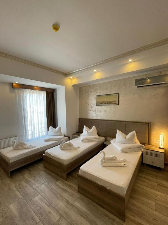 Postel nebo postele na pokoji v ubytování EKA Residence