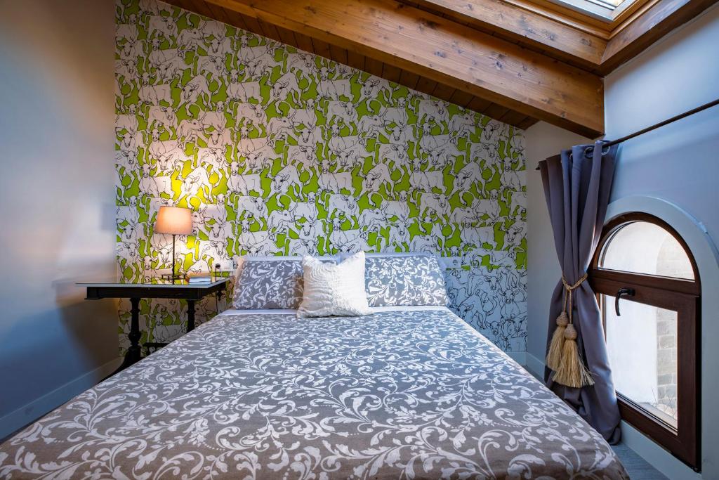 Postel nebo postele na pokoji v ubytování Apartamentos Vino Tinto y Restaurante Tomate Rosa