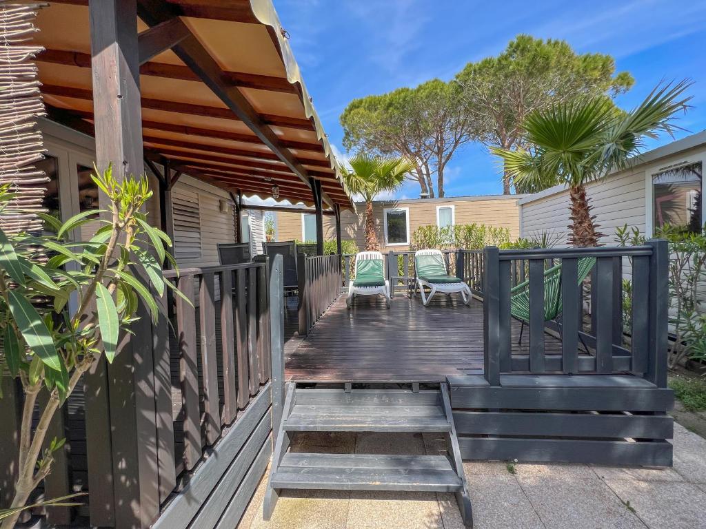 a wooden deck with two chairs on a house at Sas Robrecht in Saint-Tropez