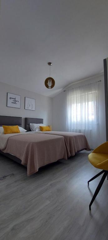 Posteľ alebo postele v izbe v ubytovaní Apartman Sisters - FREE parking