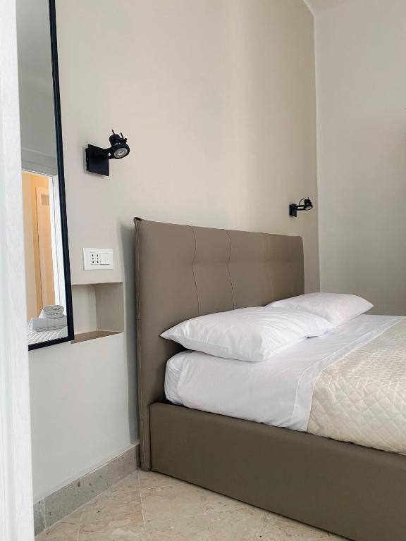 Postel nebo postele na pokoji v ubytování Leone Suite B&B & Restaurant