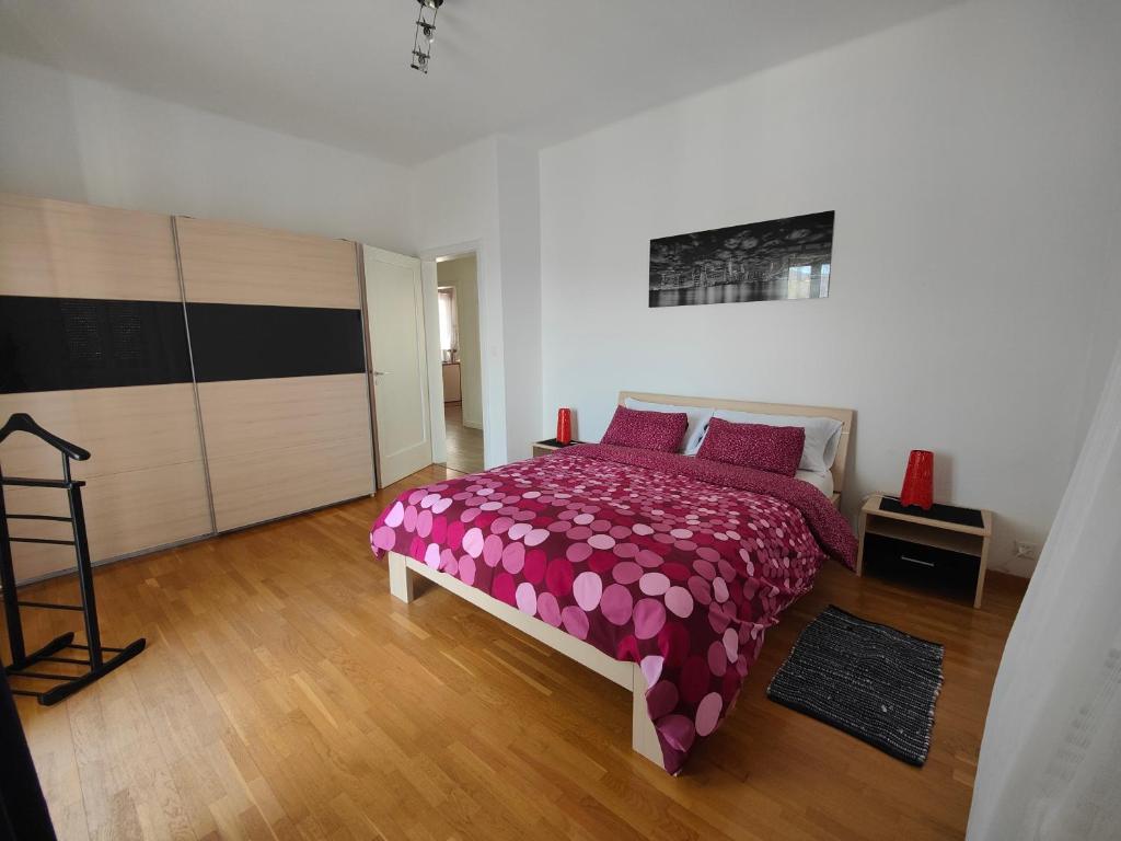 Postel nebo postele na pokoji v ubytování Casa le palme -Montagnola