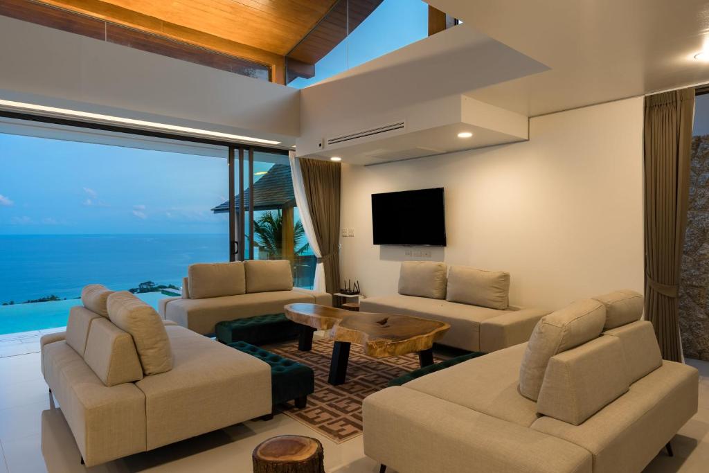 TV a/nebo společenská místnost v ubytování Samui Relax Airfreshing Privacy Modern Luxury Seaview Natural Rainforest Infinity Pool Villa With 3 Beds Suits With Housekeeper