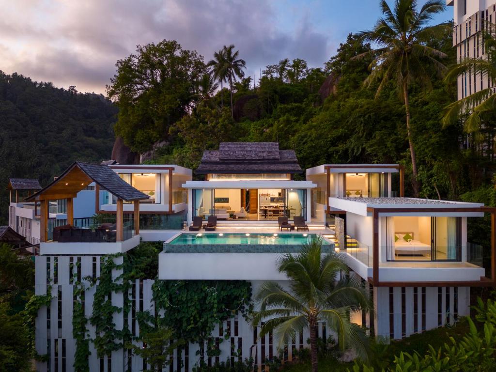 Bazén v ubytování Samui Relax Airfreshing Privacy Modern Luxury Seaview Natural Rainforest Infinity Pool Villa With 3 Beds Suits With Housekeeper nebo v jeho okolí