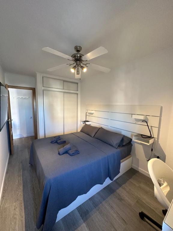 Posteľ alebo postele v izbe v ubytovaní Apt céntrico con vistas y piscinas