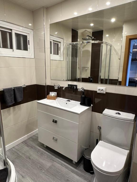Kúpeľňa v ubytovaní Apt céntrico con vistas y piscinas