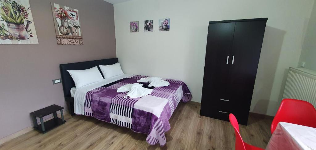 A bed or beds in a room at Chris rooms