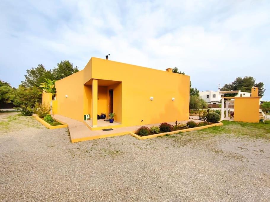 Bonita Casa con piscina privada y amplio jardin, Sant ...