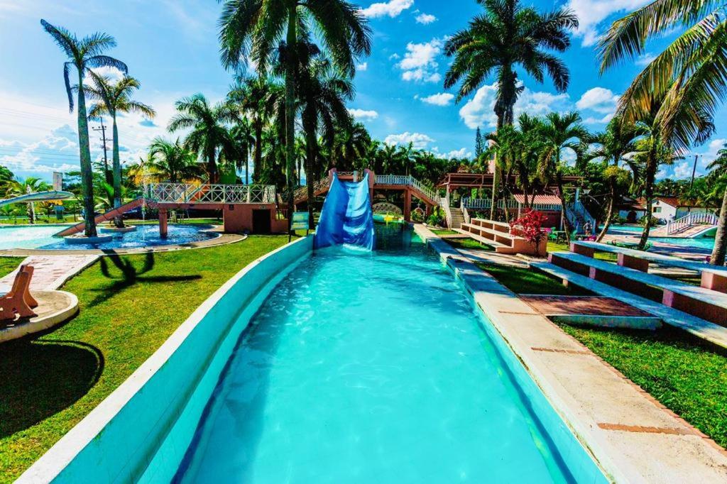 La alberca dentro o cerca de Hotel Sunrise By Hype