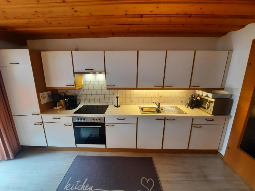 Kuchyň nebo kuchyňský kout v ubytování Appartements Anfang