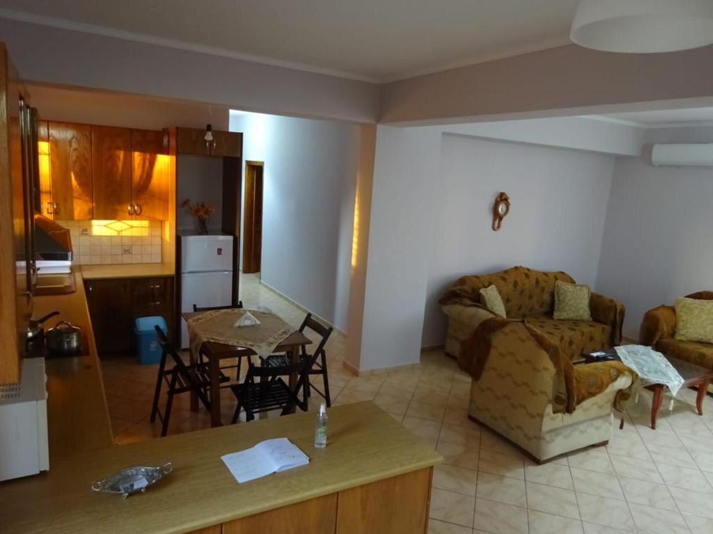 Blerina's house (lovely house in centre) - Image 8