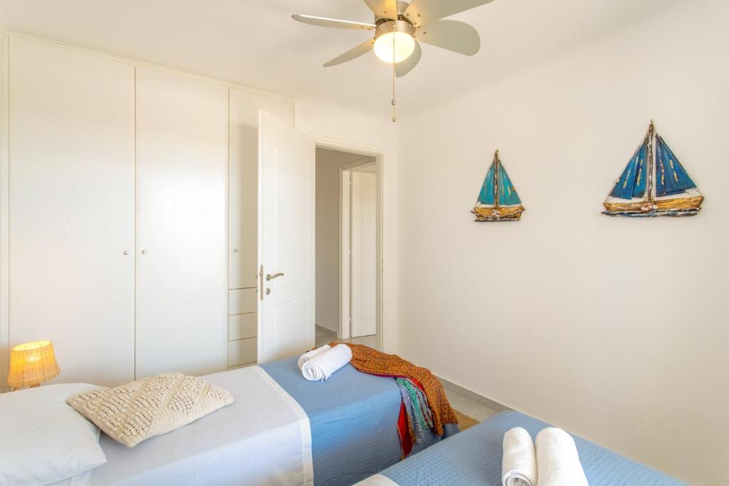 Postel nebo postele na pokoji v ubytování White Cliff 4 - Cycladic Home