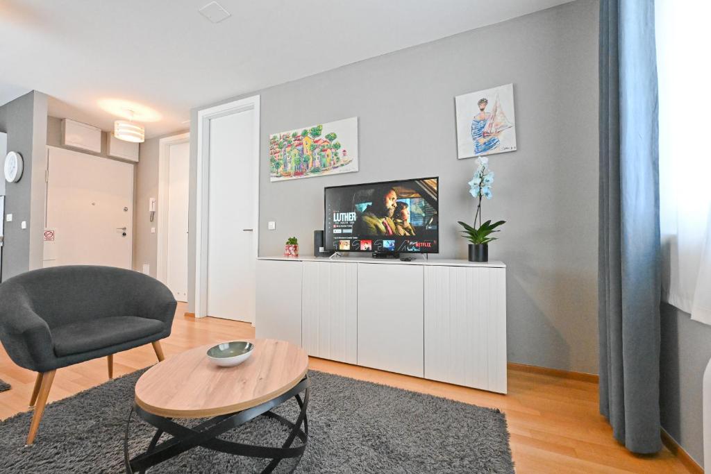 Kuchyňa alebo kuchynka v ubytovaní Apartman Zadar City inn 2 & FREE PRIVATE PARKING