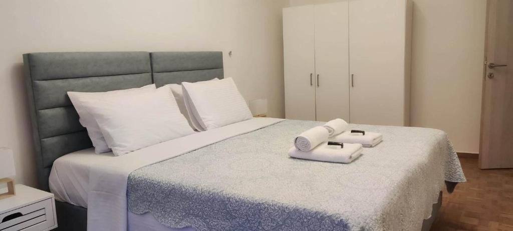 Postel nebo postele na pokoji v ubytování Corfu City Apartments