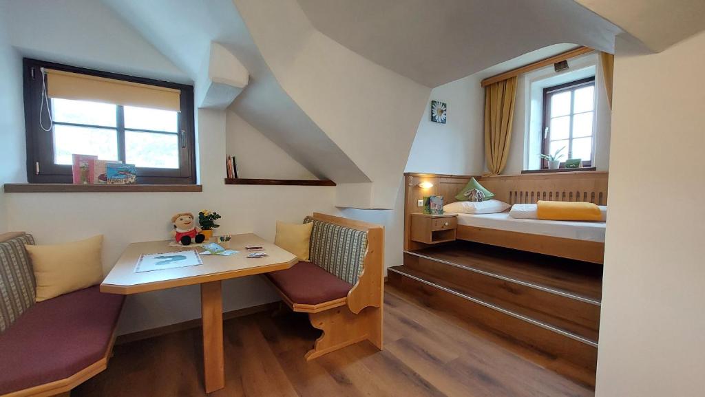 Postel nebo postele na pokoji v ubytování Hotel Gasthof Gribelehof