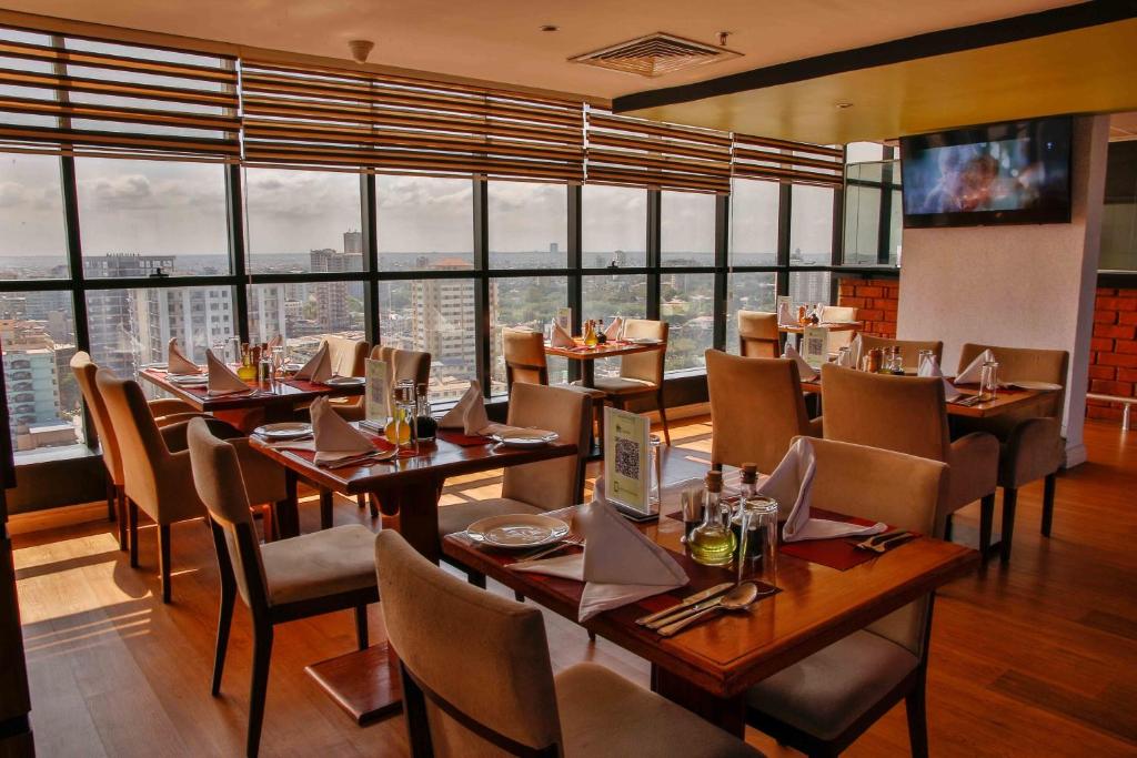 Restaurace v ubytování Golden Tulip Dar Es Salaam City Center Hotel