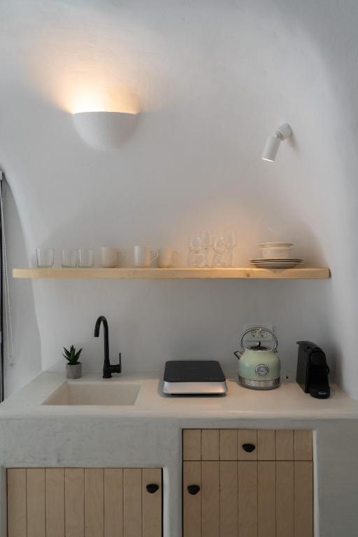 Kuchyň nebo kuchyňský kout v ubytování Nisó Cave Suites