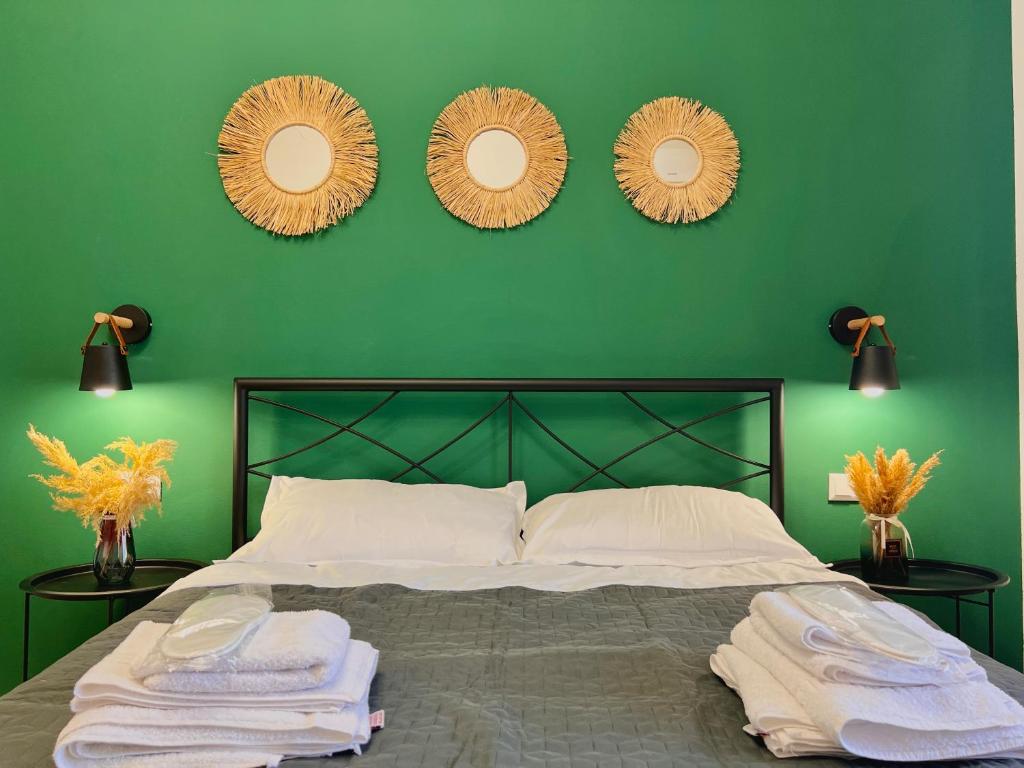 Postel nebo postele na pokoji v ubytování Ortachala Romantic Apartments