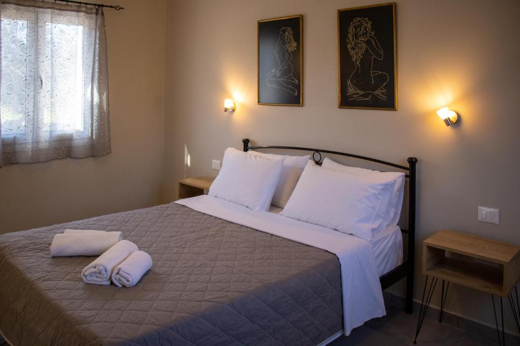 Postel nebo postele na pokoji v ubytování Casa De Rosa Apartments & Studios