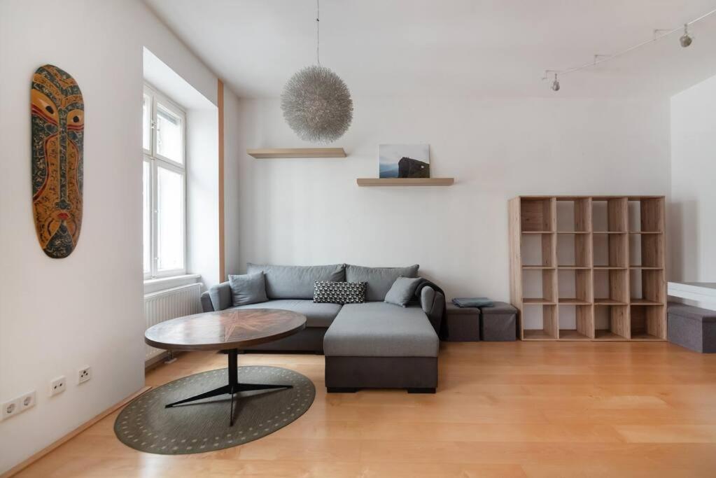 a living room with a couch and a table at Studententraum am Naschmarkt in Vienna