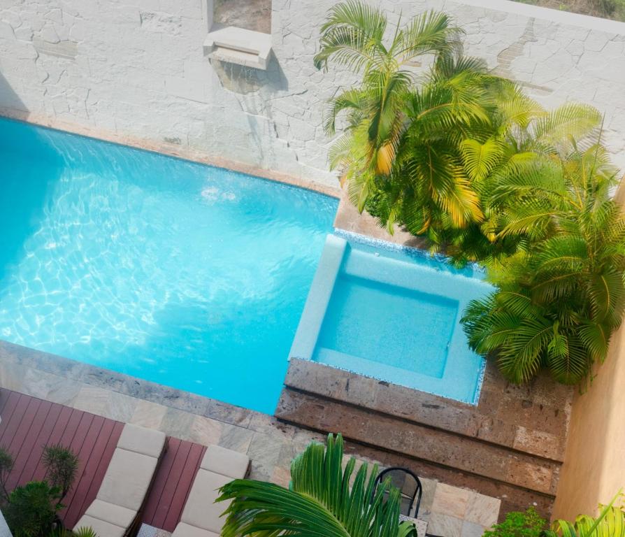 Bazén v ubytování BLAZE Hotel & Suites Puerto Vallarta nebo v jeho okolí
