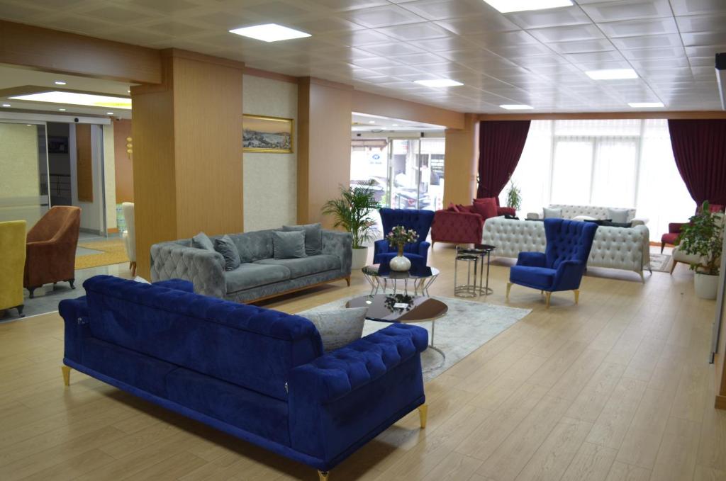 A seating area at Quars Garden Hotel