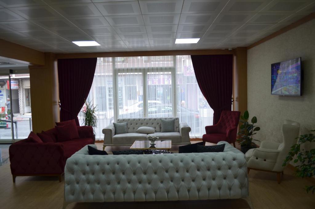 A seating area at Quars Garden Hotel