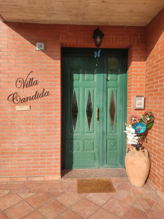 The facade or entrance of Relax in collina a due passi dal mare
