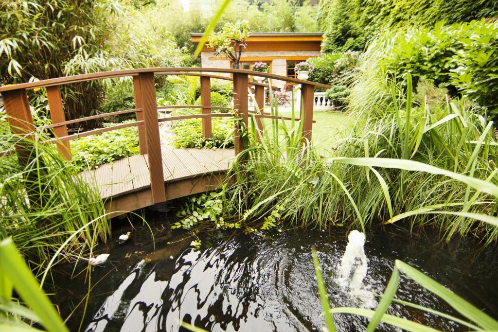 THE GATE GARDEN Hotel - Resim 42