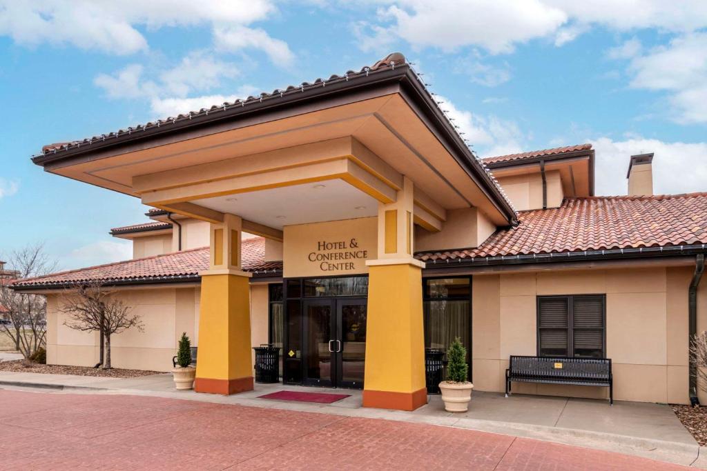 a front of a building with a sign on it at Unity Hotel and Conference Ctr, Ascend Hotel Collection in Kansas City