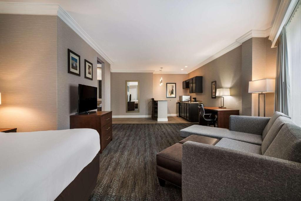 Posezení v ubytování Comfort Inn & Suites Plattsburgh - Morrisonville